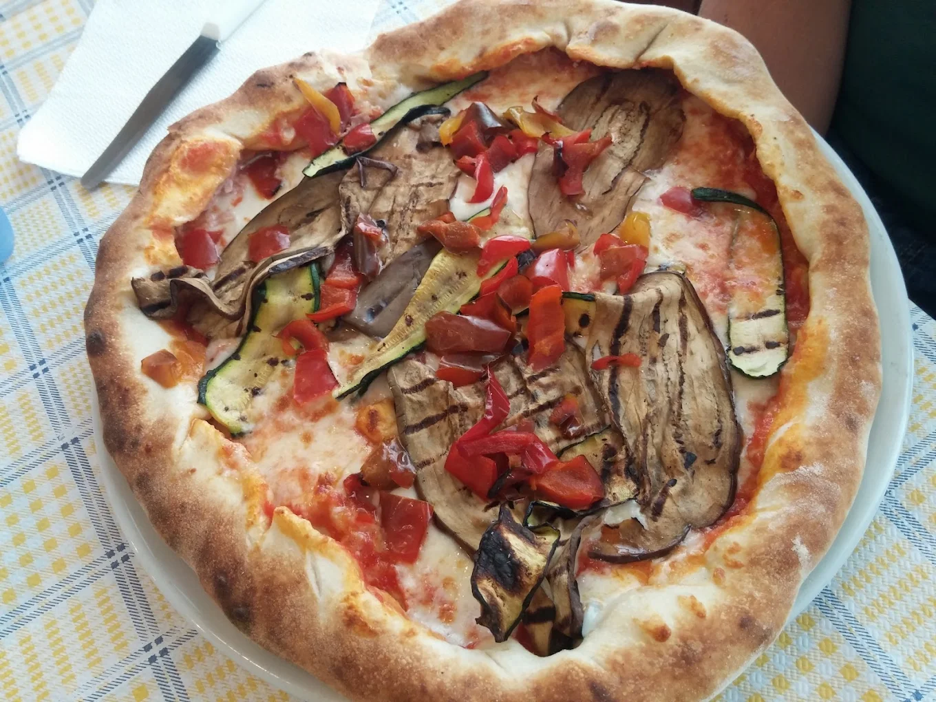 Pizza con verdure grigliate